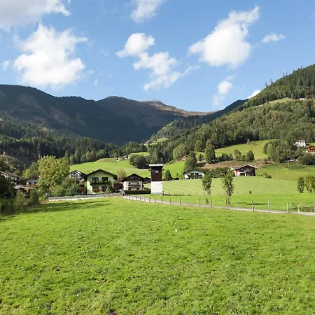 In Near Zell Am Area, Cleaning Included Feriehus